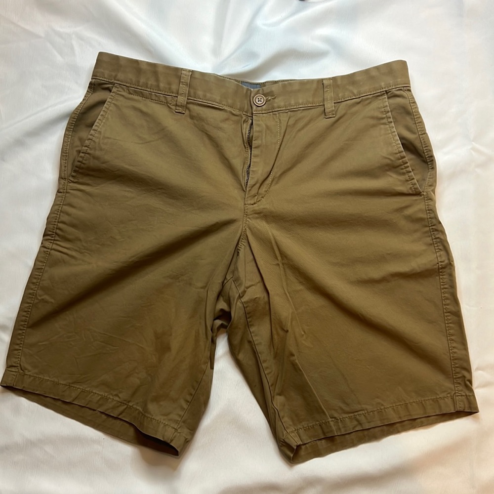 Size 34, Gap cotton khaki shorts. Good condition. 10” inseam